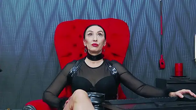 Snapshot of MistressDora chatting on 01/14/26, 07:03 MistressDora online show from 01/14/26, 07:03