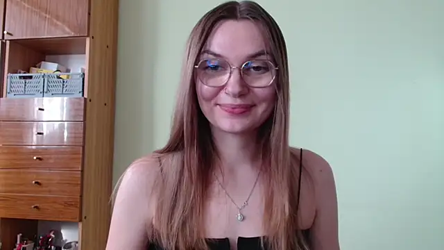 LooveELLYx online show from 10/13/25, 01:33