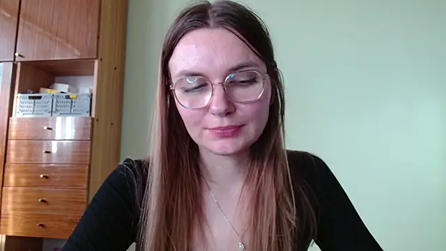 LooveELLYx online show from 10/21/25, 01:45