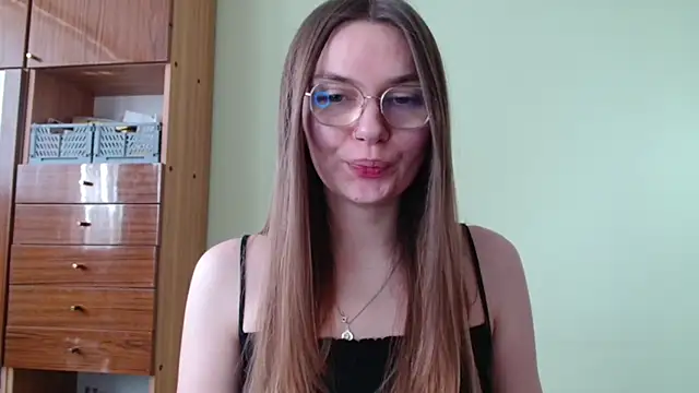 LooveELLYx online show from 04/16/26, 01:34