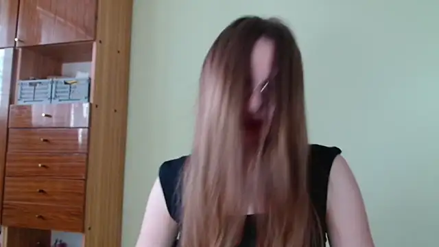 LooveELLYx online show from 04/20/26, 01:36