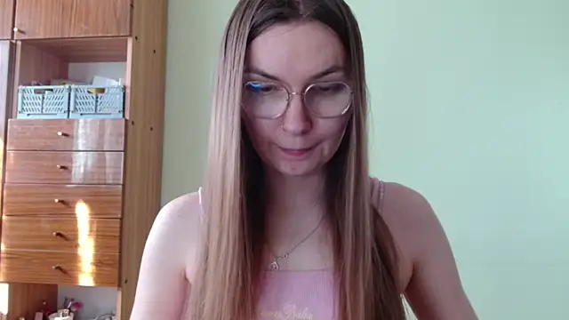 LooveELLYx online show from 04/21/26, 02:45