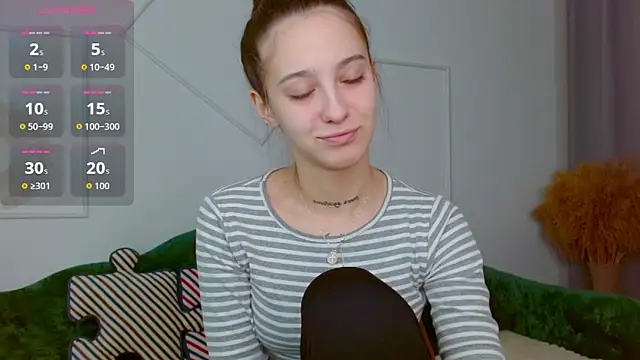 Little cherryy   online show from 10/13/25, 06:46