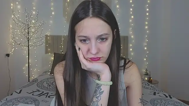 Little cherryy   online show from 12/19/25, 07:37