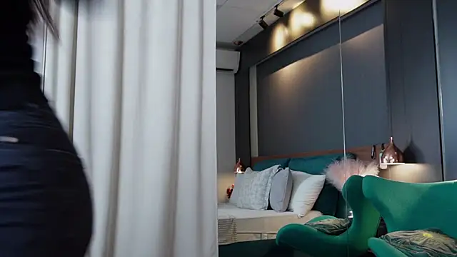 EmilyTrix online show from 04/19/26, 09:28