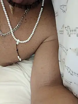 Snapshot of redonfire chatting on 12/14/25, 02:17 redonfire online show from 12/14/25, 02:17