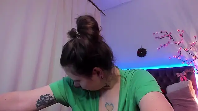 LilaVame online show from 12/17/25, 08:37