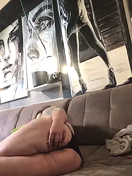 Ich-eben123 online show from 10/21/25, 08:15