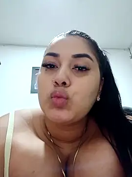 Snapshot of MilaaRooy chatting on 09/11/25, 02:44 MilaaRooy online show from 09/11/25, 02:44