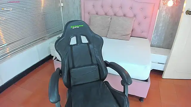 lissa jhonsoon online show from 11/07/25, 03:06