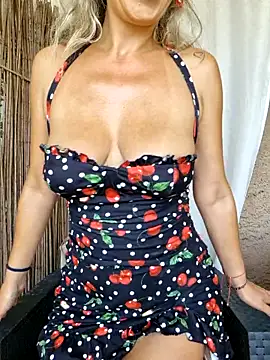 CelynaRoss online show from 10/25/25, 12:34