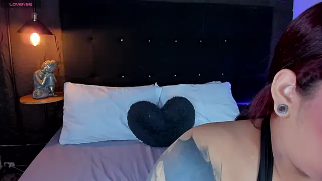 Snapshot of Rose_Blossom chatting on 01/07/26, 01:13 Rose Blossom online show from 01/07/26, 01:13