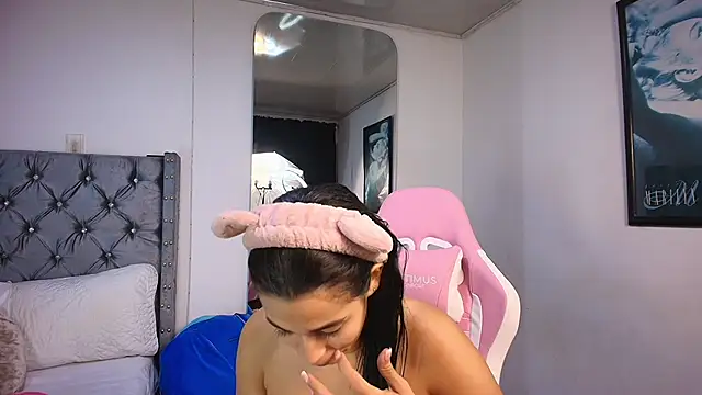 GraceWallace  online show from 11/15/25, 01:25