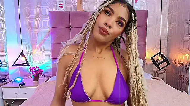 Snapshot of LexieBloom chatting on 10/09/25, 03:48 LexieBloom online show from 10/09/25, 03:48