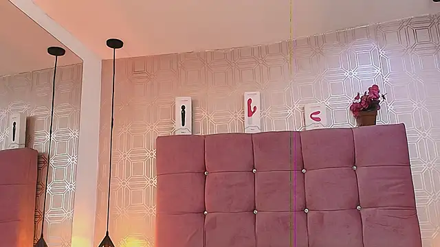 Snapshot of LexieBloom chatting on 10/20/25, 04:02 LexieBloom online show from 10/20/25, 04:02