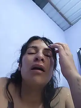 Snapshot of karinnahotdirty chatting on 06/11/26, 12:32 karinnahotdirty online show from 06/11/26, 12:32
