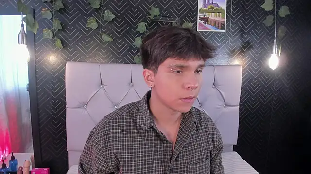 Thiago Kozak online show from 04/22/26, 01:34