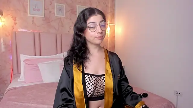 Snapshot of anntonella_watson chatting on 10/06/25, 11:40 anntonella watson online show from 10/06/25, 11:40