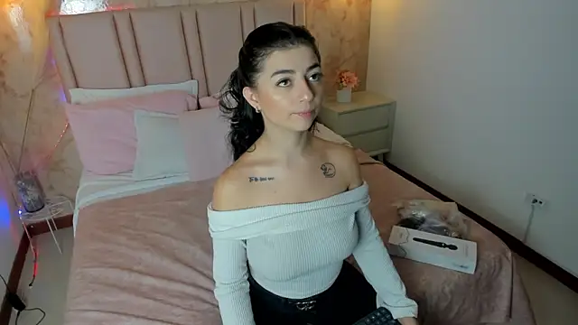 Snapshot of anntonella_watson chatting on 10/21/25, 11:11 anntonella watson online show from 10/21/25, 11:11