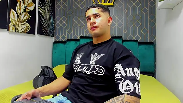 king falconer online show from 09/14/25, 08:13