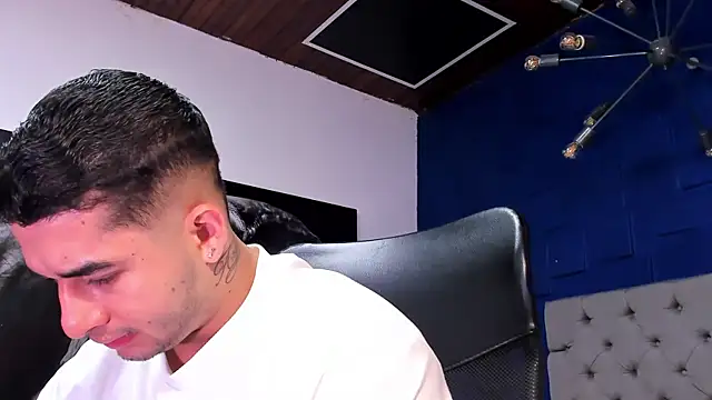 king falconer online show from 12/14/25, 11:42