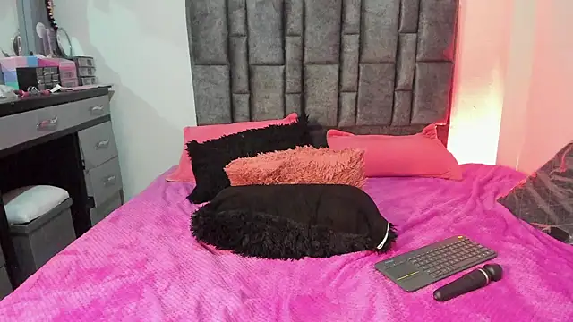 Esmeraldaa- online show from 04/18/26, 09:26