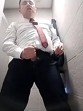 Snapshot of BigCristh79 chatting on 10/18/25, 08:04 BigCristh79 online show from 10/18/25, 08:04