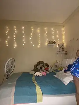 effie castroo online show from 10/22/25, 03:07