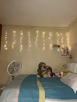 effie castroo online show from 11/06/25, 01:17