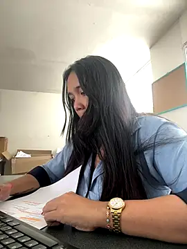 effie castroo online show from 12/22/25, 06:05