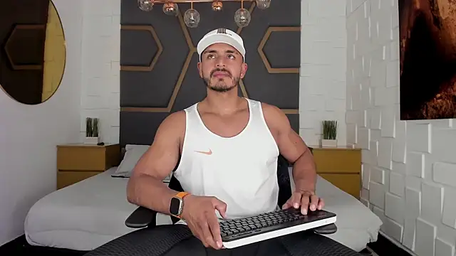 Snapshot of magnusclark chatting on 09/15/25, 06:19 magnusclark online show from 09/15/25, 06:19