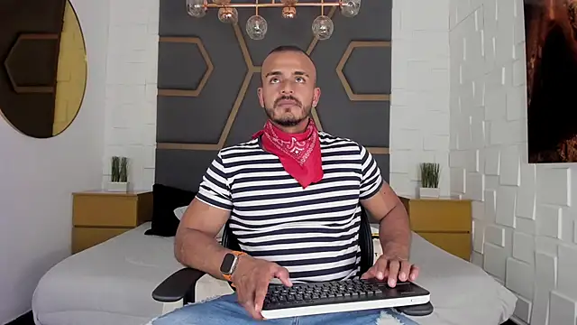 Snapshot of magnusclark chatting on 09/16/25, 05:58 magnusclark online show from 09/16/25, 05:58