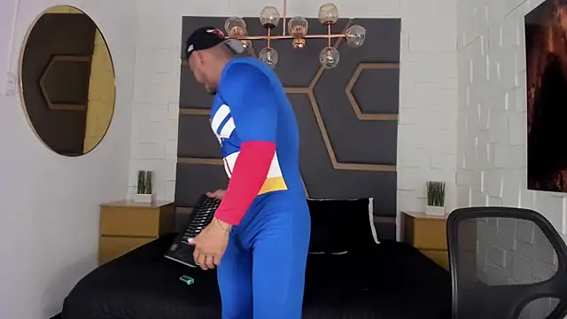 Snapshot of magnusclark chatting on 09/17/25, 07:37 magnusclark online show from 09/17/25, 07:37