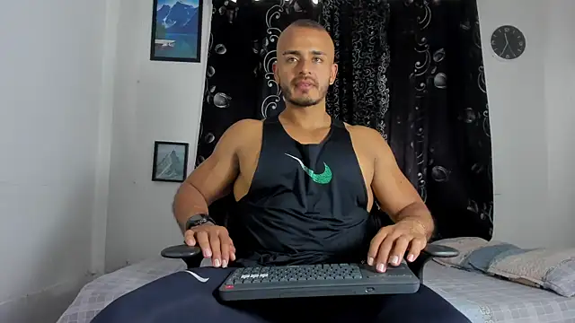 Snapshot of magnusclark chatting on 10/22/25, 05:13 magnusclark online show from 10/22/25, 05:13