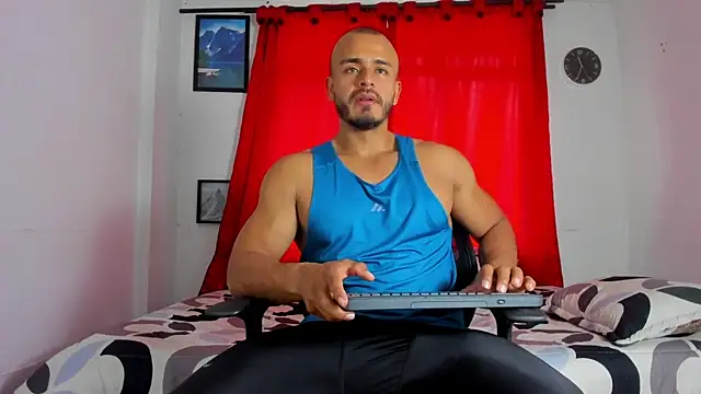 Snapshot of magnusclark chatting on 11/12/25, 06:41 magnusclark online show from 11/12/25, 06:41