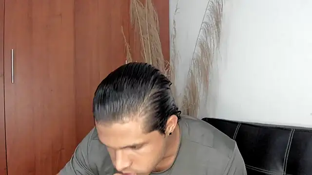 Snapshot of Evansdark1 chatting on 10/22/25, 01:39 Evansdark1 online show from 10/22/25, 01:39