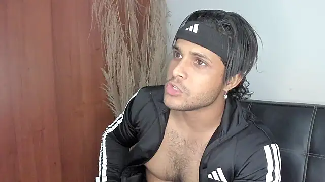 Snapshot of Evansdark1 chatting on 11/11/25, 01:05 Evansdark1 online show from 11/11/25, 01:05