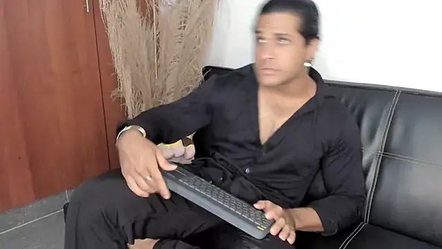 Snapshot of Evansdark1 chatting on 11/14/25, 11:46 Evansdark1 online show from 11/14/25, 11:46