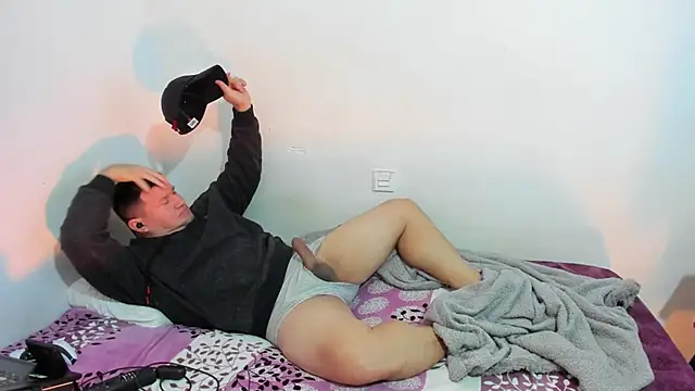 Snapshot of fuckynations chatting on 12/21/24, 06:02 fuckynations online show from 12/21/24, 06:02