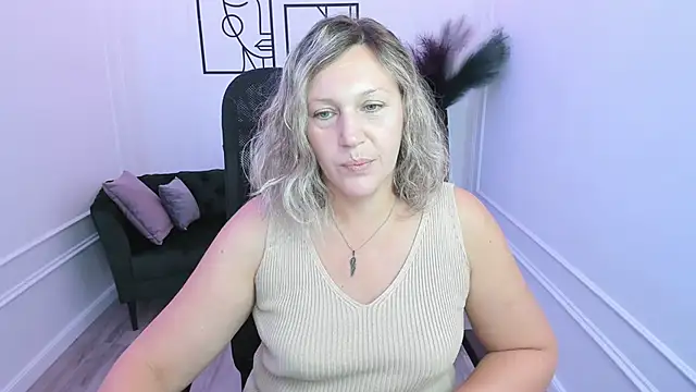 Snapshot of NinaStarle chatting on 09/14/25, 12:04 NinaStarle online show from 09/14/25, 12:04