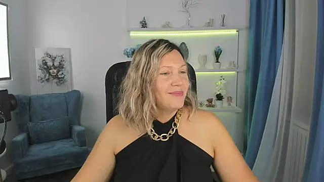 Snapshot of NinaStarle chatting on 09/17/25, 04:25 NinaStarle online show from 09/17/25, 04:25
