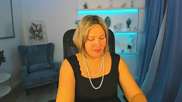 Snapshot of NinaStarle chatting on 10/05/25, 04:44 NinaStarle online show from 10/05/25, 04:44