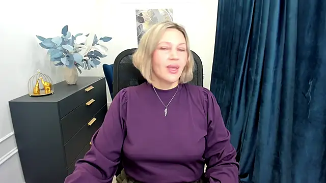 Snapshot of NinaStarle chatting on 10/11/25, 04:44 NinaStarle online show from 10/11/25, 04:44