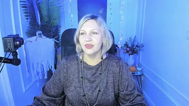 Snapshot of NinaStarle chatting on 10/17/25, 04:48 NinaStarle online show from 10/17/25, 04:48
