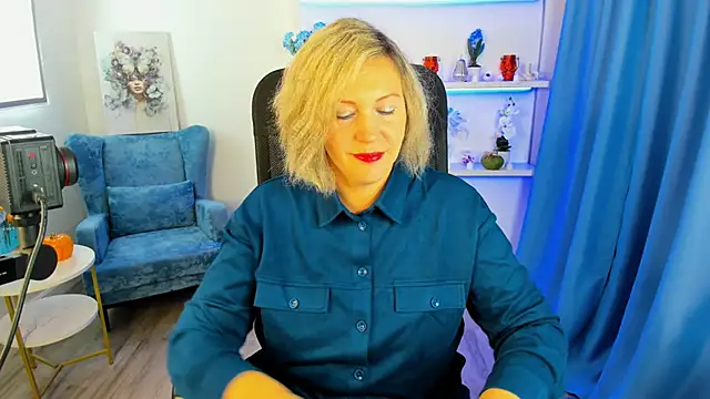 Snapshot of NinaStarle chatting on 10/18/25, 04:37 NinaStarle online show from 10/18/25, 04:37