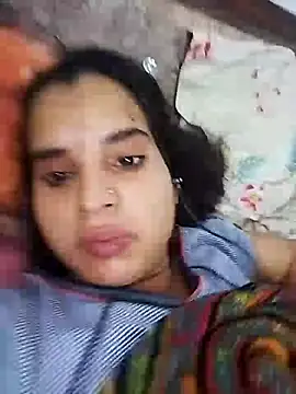 Snapshot of JHILMIL chatting on 10/13/25, 04:01 JHILMIL online show from 10/13/25, 04:01