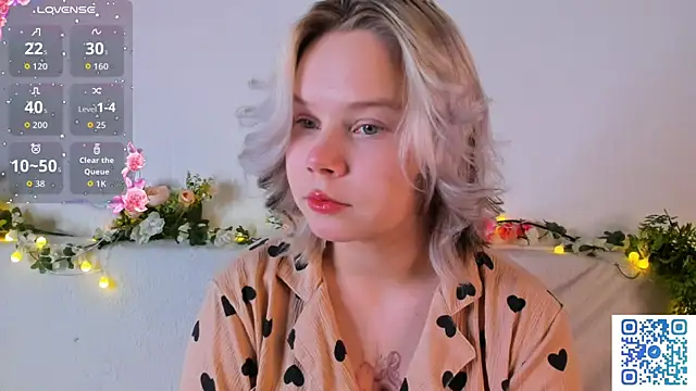 Snapshot of girlllsooft chatting on 11/05/25, 07:58 girlllsooft online show from 11/05/25, 07:58