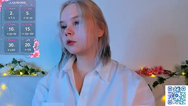 Snapshot of girlllsooft chatting on 11/26/25, 10:44 girlllsooft online show from 11/26/25, 10:44