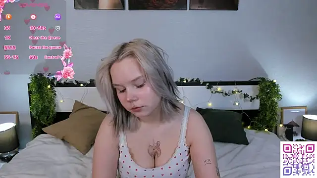 Snapshot of girlllsooft chatting on 12/17/25, 02:23 girlllsooft online show from 12/17/25, 02:23