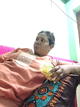 Snapshot of tamilaruvi chatting on 03/01/26, 04:42 tamilaruvi online show from 03/01/26, 04:42